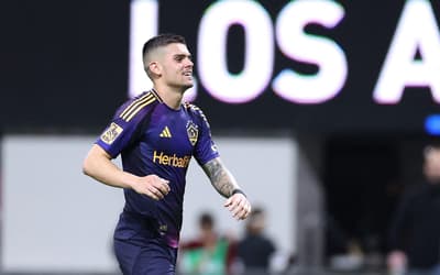 'Insano': Gabriel Pec, ex-Vasco, faz golaço e estrangeiros se dividem; veja
