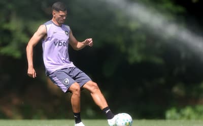 'Cadê o Anthony?' Zagueiro contratado pelo Botafogo trata lesão