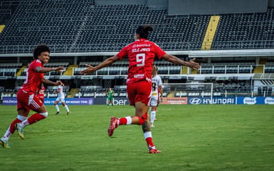 Santos sofre derrota para o Internacional na estreia do novo técnico