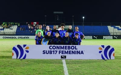 Atletas titulares da Seleção Feminina Sub-17 no confronto contra o Peru, válido pela quarta rodada da fase de grupos do Sul-Americano Créditos: Staff Images/CBF