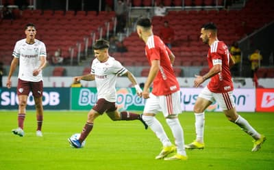 Gol perdido em Internacional x Fluminense revolta torcedores: 'Constrangedor'
