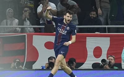 Kvaratskhelia revela ídolo inusitado do Real Madrid: 'Tinha camisa'