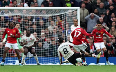 Manchester United vence Liverpool por 3 a 2 e carimba vaga na Champions League