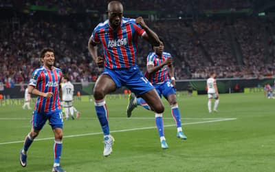 Mateta comemora gol do Crystal Palace sobre o Rayo Vallecano na final da Conference League