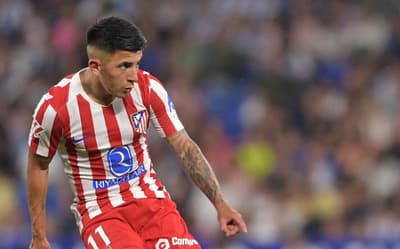 Thiago Almada, ex-Botafogo, em ação pelo Atlético de Madrid contra o Espanyol (Foto: Manaure Quintero/AFP)