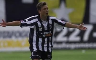 Botafogo 3 x 1 Corinthians no Brasileirão 2005; virada com dois de Alex Alves