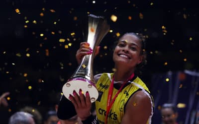 Campeã da Superliga, Adenizia desabafa sobre temporada do Praia: 'Fomos xingadas'