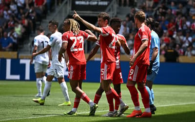 Dirigente do Bayern detona reta final de ídolo no clube: 'Porta-voz'