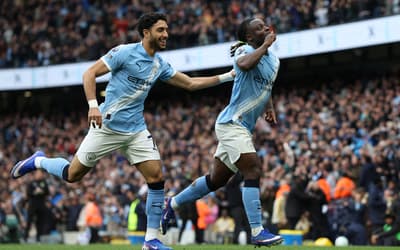 Manchester City vence Brentford e segue vivo na briga pelo título da Premier League