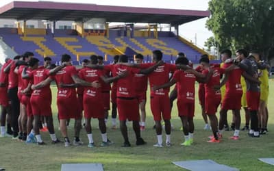 Crise política e sem ambições: como chega o Barcelona-EQU para jogo contra o Cruzeiro