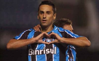 Grêmio 4 x 1 Flamengo no Brasileirão 2009; show com dois de Jonas no Olímpico