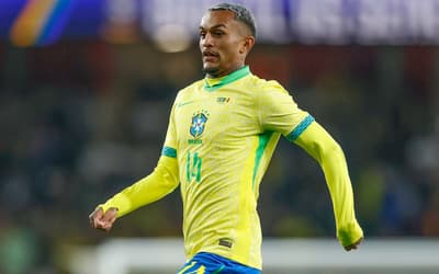 Na pré-lista de Ancelotti, Wesley concorre a prêmio de 'Jogador da Temporada' na Itália