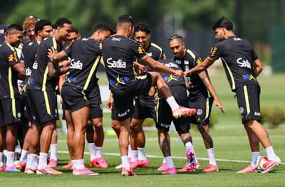 Neymar é recebido por companheiros com ‘festa’ em treino da Seleção Brasileira