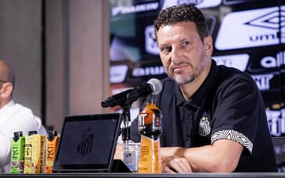 Elano detalha trabalho na base do Santos e mira revelação de novos Meninos da Vila