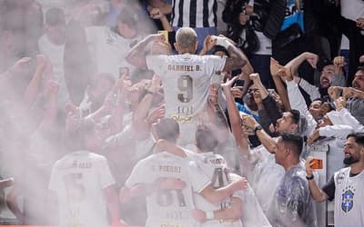 Gabigol comemora gol do Santos diante do Vitória. (Foto: Raul Baretta/ Santos FC)