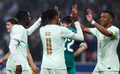 Olise faz hat-trick com direito a golaço em vitória da França na última partida antes da Copa