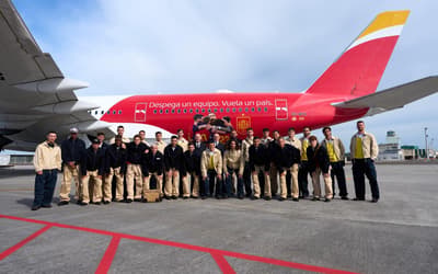 Espanha embarca para disputa da Copa do Mundo em avião personalizado; veja