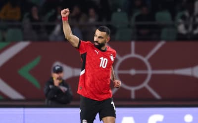 Rival do Brasil, Salah troca camisa com craque da NFL