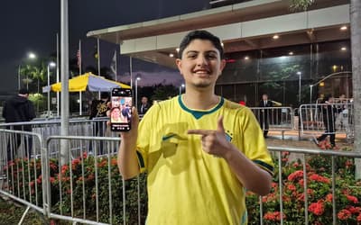 Torcedor paga diária em hotel e tira fotos com jogadores da Seleção Brasileira antes da Copa do Mundo