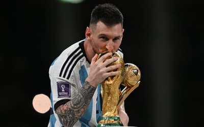 Messi se apresenta para a Copa do Mundo; veja instalações da Argentina