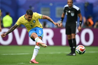 Ancelotti revela que 5 nomes estavam à frente de Vini Jr entre os batedores de pênalti do Brasil