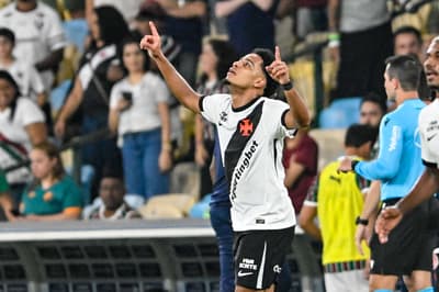 Brenner marcou duas vezes na vitória do Vasco sobre o Fluminense na Copa do Brasil