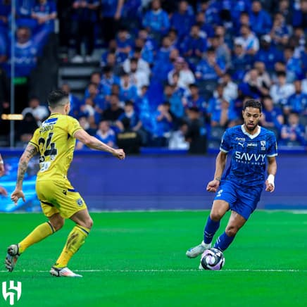 Renan Lodi em ação pelo Al-Hilal