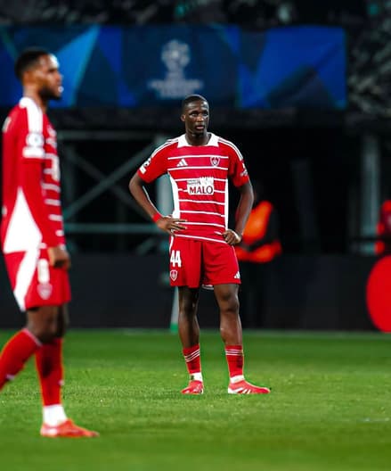 Coulibaly em campo pelo Stade Brestois 29 (Foto: Reprodução/Instagram/@scoulibaly_)