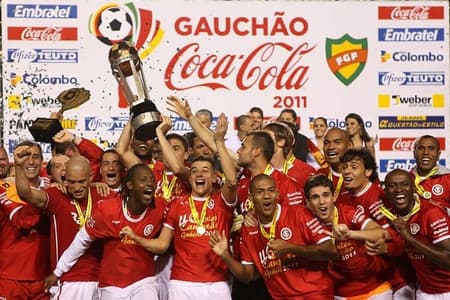 Equipe do Internacional comemora conquista do Gauchão 2011 (Foto: Jefferson Bernardes/VIPCOMM)