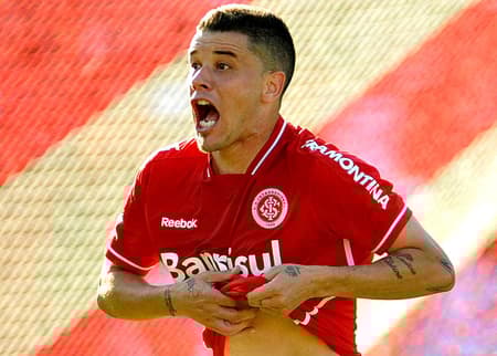 Gol do D'Alessandro - Internacional x Grêmio (Foto: Ricardo Rimoli)