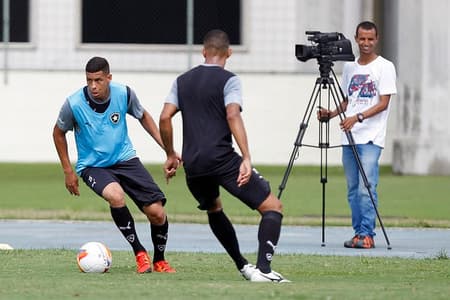 Fernandes em treino do Botafogo (Vitor Silva / SSPress)