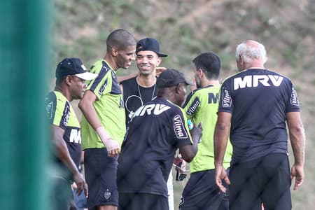 Diego Tardelli esteve na Cidade do Galo nesta quinta-feira (Foto: Bruno Cantini/Atlético MG)
