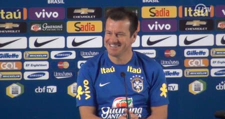 Dunga vê ano de Neymar melhor que de CR7 e Messi e pede golaço pela Seleção
