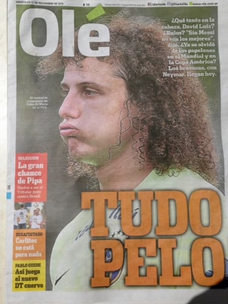 Capa do Olé com provocação a David Luiz (Foto: Felipe Bolguese)