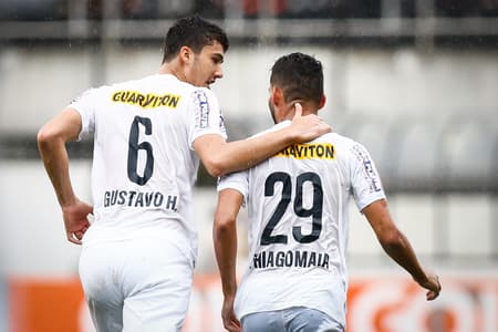 Gustavo Henrique e Thiago Maia, do Santos