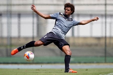 Arão em treino do Botafogo (Vitor Silva / SSPress)