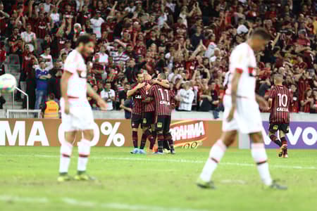 Campeonato Brasileiro - AtleticoPR x Flamengo (foto:Foto: Geraldo Bubniak/AGB)