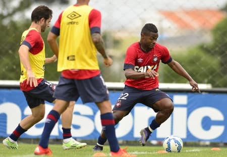 Jogadores do Atlético-PR durante treinamento (Foto:Gustavo Oliveira/Site Oficial Atlético-PR)