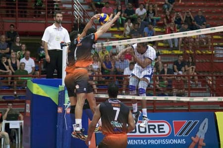 Jogador do  Minas Tênis Clube, Escobar, foi eleito o melhor do jogo contra o Canoas  pela Superliga Masculina de Vôlei (Matheus Beck | Vôlei Canoas