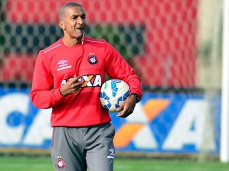 Cristóvão Borges comanda treino do Atlético-PR em 2015 (Foto:Divulgação / Site oficial do Atlético-PR)