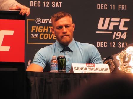 Conor McGregor é o campeão interino