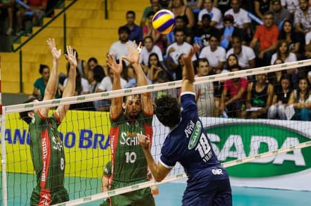 Ponta Felipe foi decisivo na vitória suada do líder Sada Cruzeiro (Foto: Gabriel Inamine/Brasil Kirin)