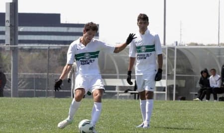 Ícaro (à esquerda): volante renovou contrato com o Coritiba até  2017 (Foto: Divulgação / Coritiba)