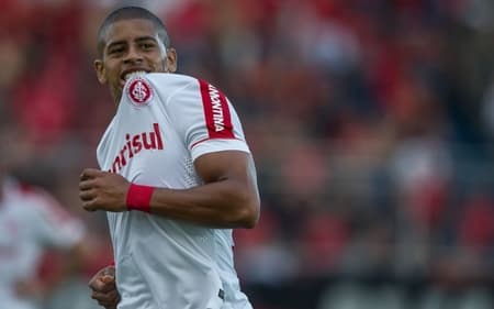 Taiberson não teve muitas chances entre os titulares do Inter em 2015 (Foto: Ricardo Duarte/Internacional)