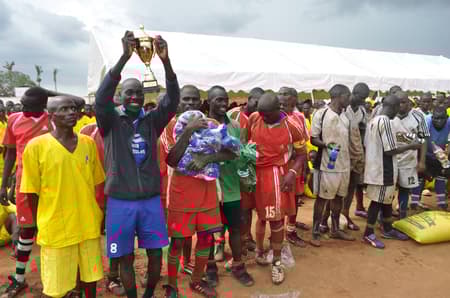 Jogadores comemoram título em torneio da prisão de Luzira Upper, em Uganda