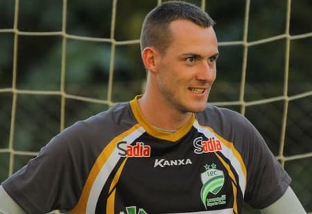 Santa anuncia contratação do goleiro Edson Kolln, que estava no Luverdense (Foto: Divulgação)