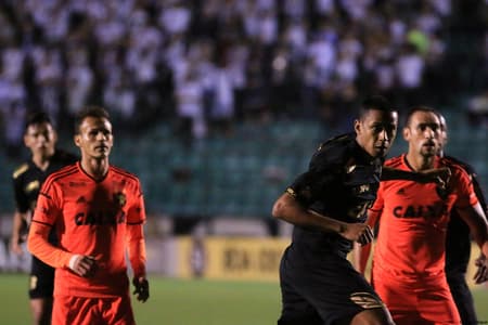 Zagueiro Bruno Alves, de 24 anos, teve seu contrato com o Figueirense renovado nesta sexta (Foto: Divulgação)