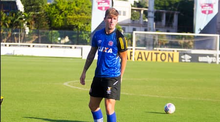 Aislan não se firmou no sistema defensivo (Foto: Paulo Fernandes/Vasco.com.br)