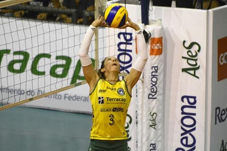 Macris, do Terracap/Brasília Vôlei, lidera as estatísticas entre as jogadoras da sua posição (Foto: Alexandre Arruda/CBV)