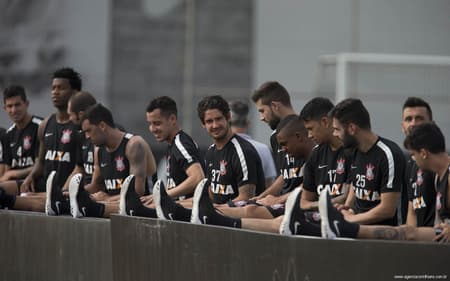 Elenco do Corinthians em treinamento deste sábado (Foto: Daniel Augusto Jr)